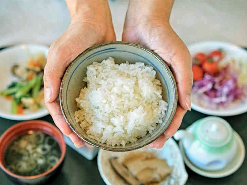 1 Bát Cơm Bao Nhiêu Calo? Ăn Cơm Có Mập Không?